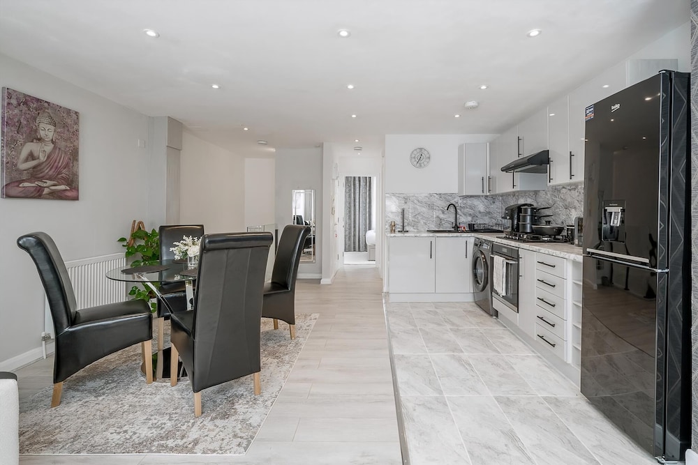 Modern South Wimbledon Stay
