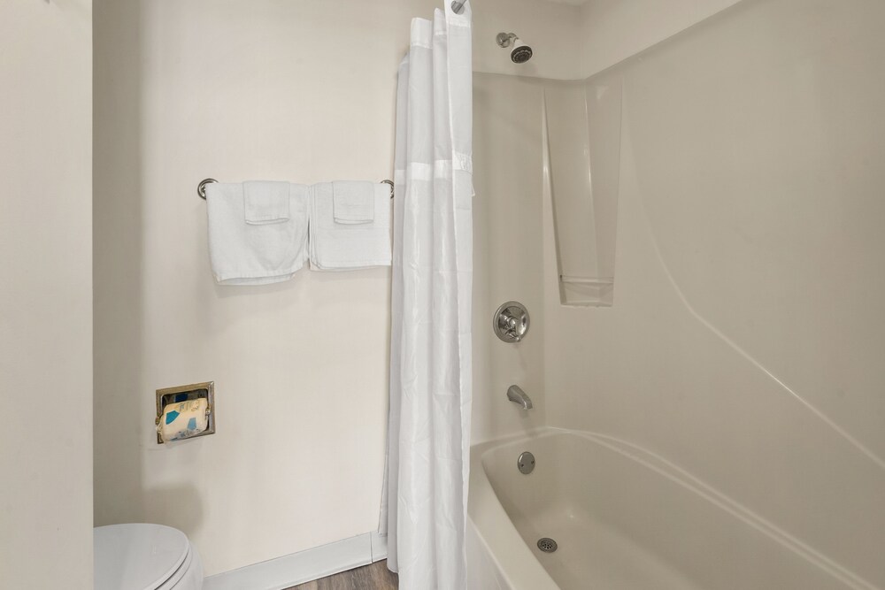 Sedgefield 102 by RedAwning