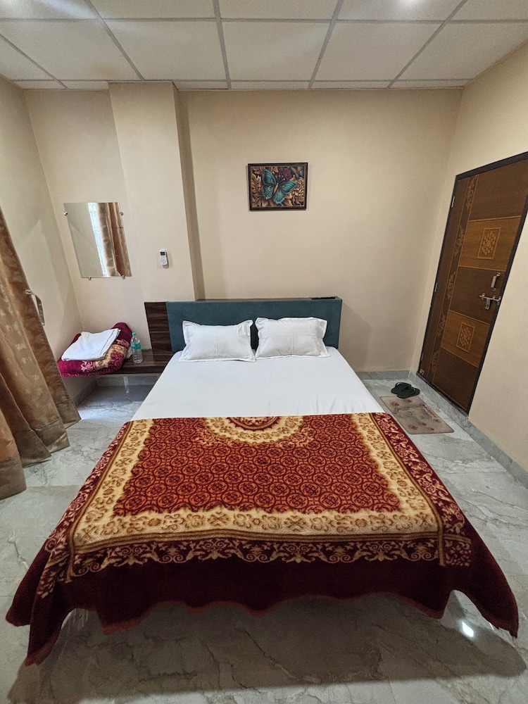 SHRI KRISHNA HOTEL