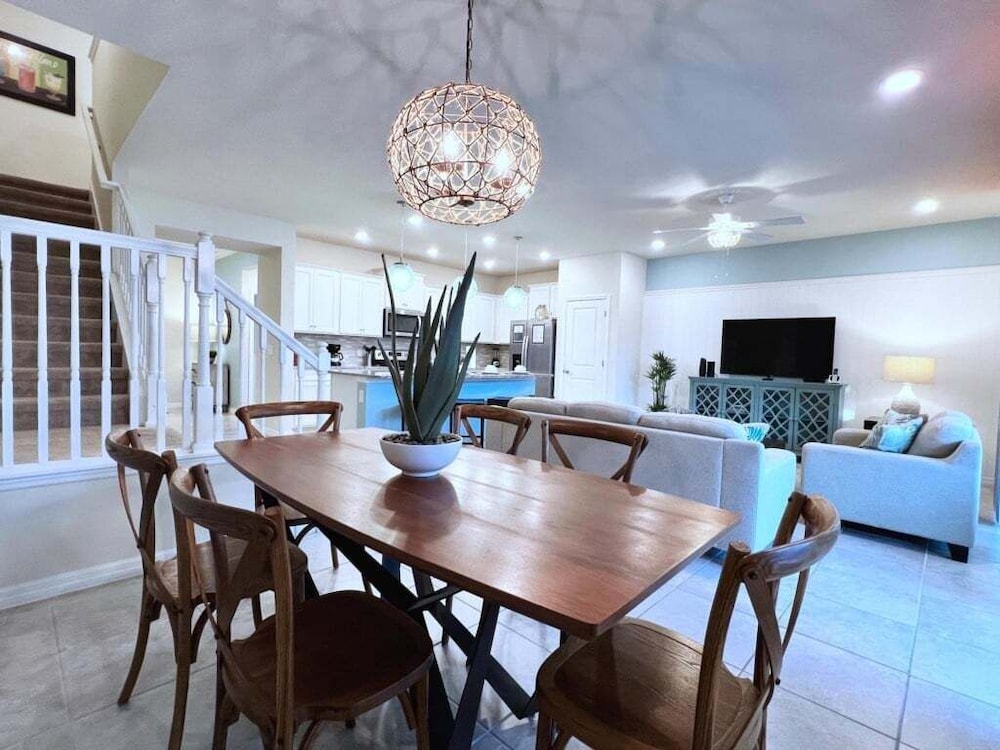 Large 5 Bed Family Townhome With Splash Pool 5 Bedroom Townhouse