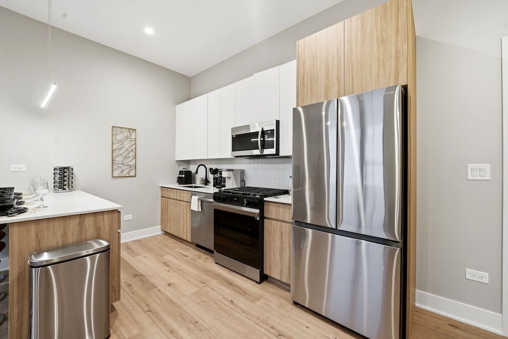 Comfy Condo - Gym Free Parking Modern Amenities