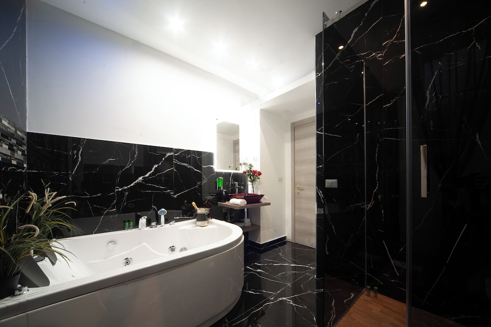 Farnese Jacuzzi Apartment