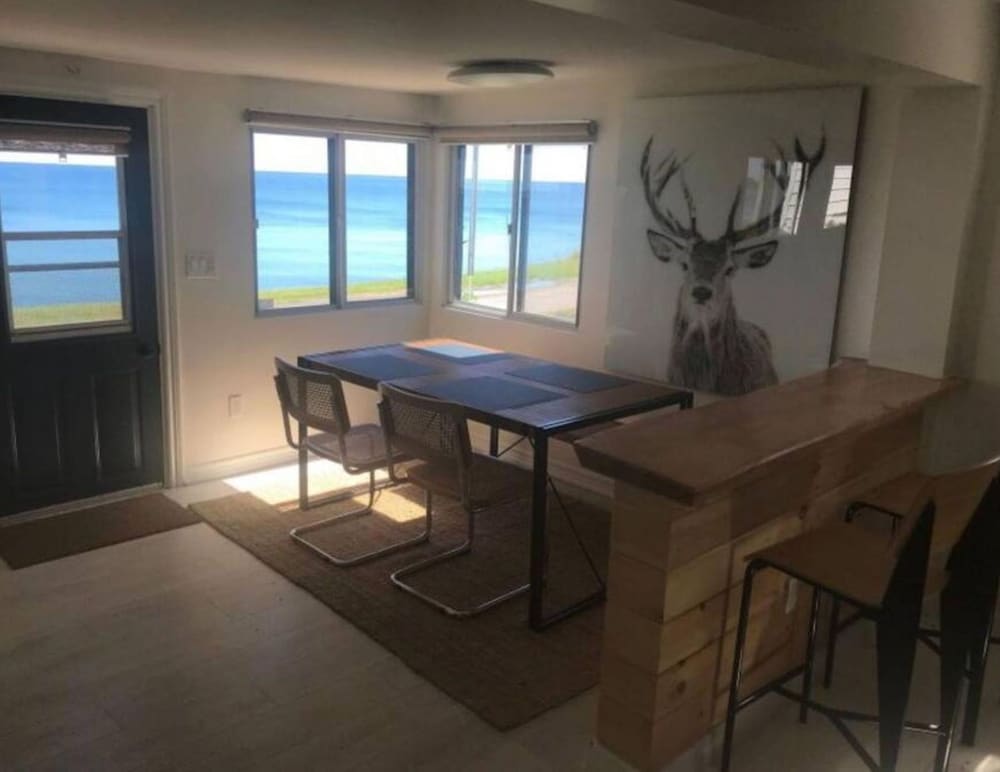 The Viv - Cottage With Views of Lake Ontario - Image 5