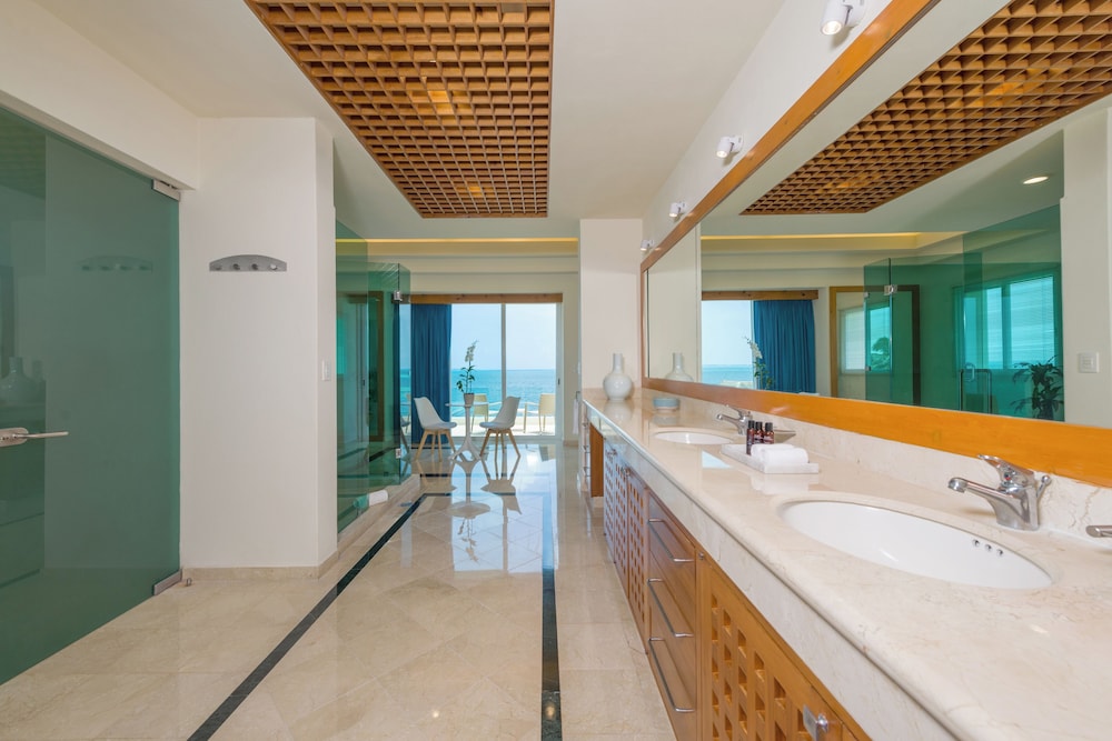 Villa Punta Sam Cancun Beachfront Luxury