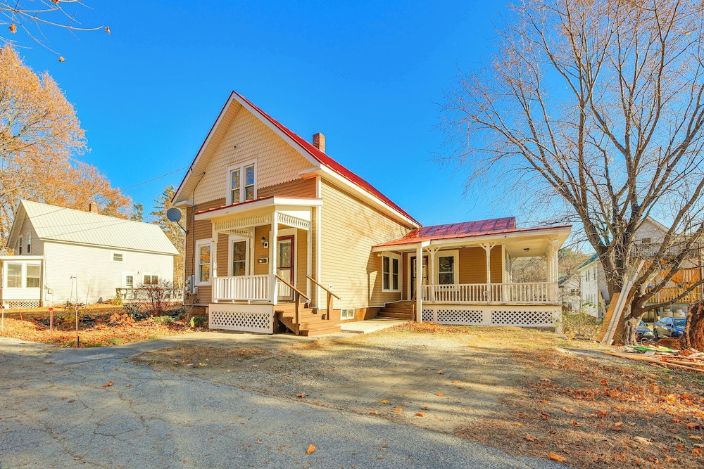18 Mi to Skiing: Colorful Home in Springfield!