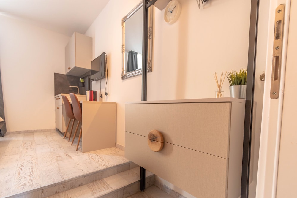 City Center Studio Apartments L&B view 4