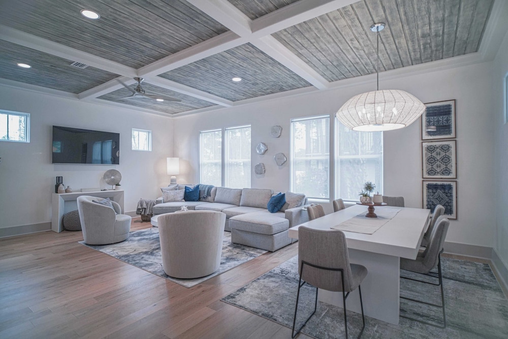 Beauty and the Beach by Avantstay Rooftop w/ Gulf Views, Pool Access