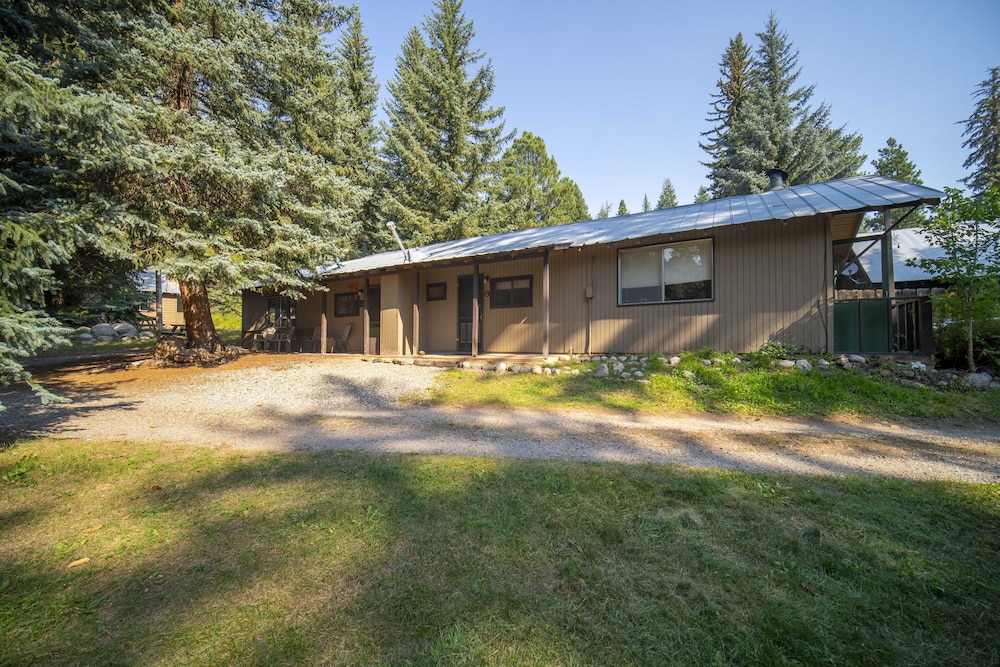 Bear Paw Lodge