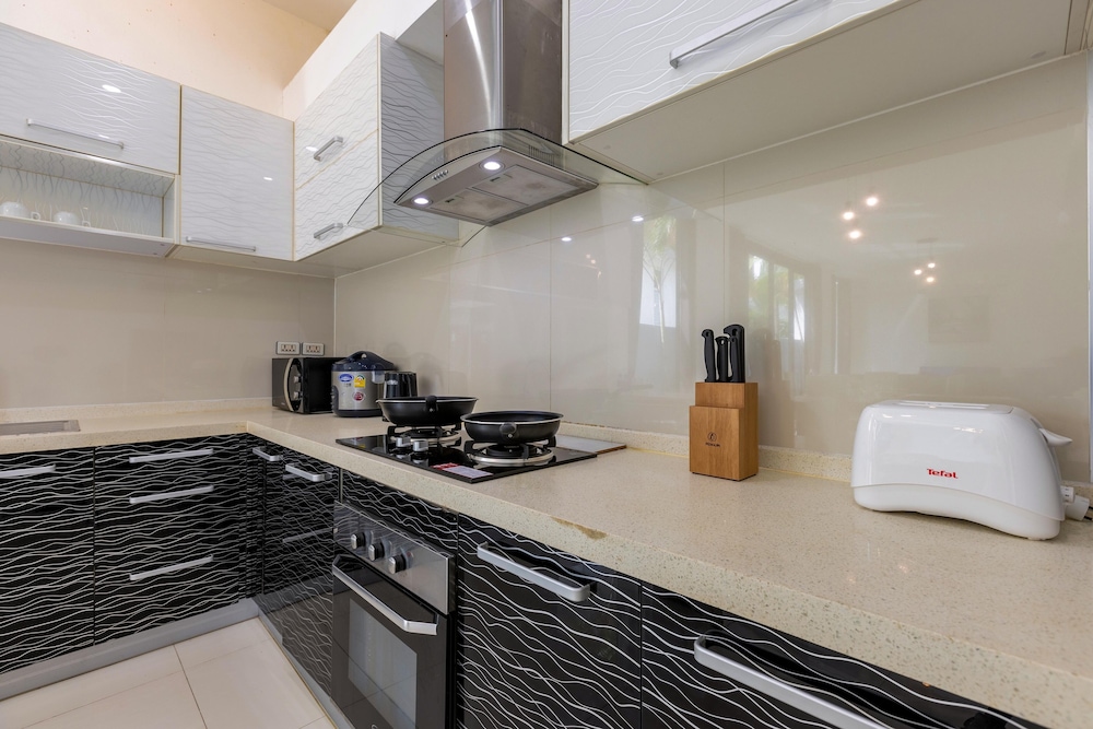 4 Bedroom Modern Pool Villa BL10 view 5
