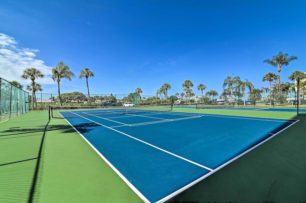 Gulf-view Condo w/ Beach Access in Hudson