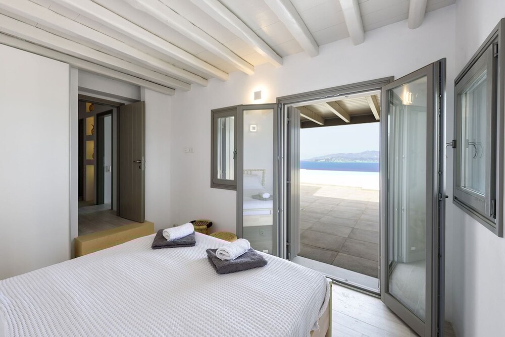 Rising Moon sea View Villa Near the Beach