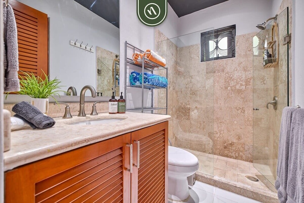 Modern 2BR Condo in Old Town - Private Terrace