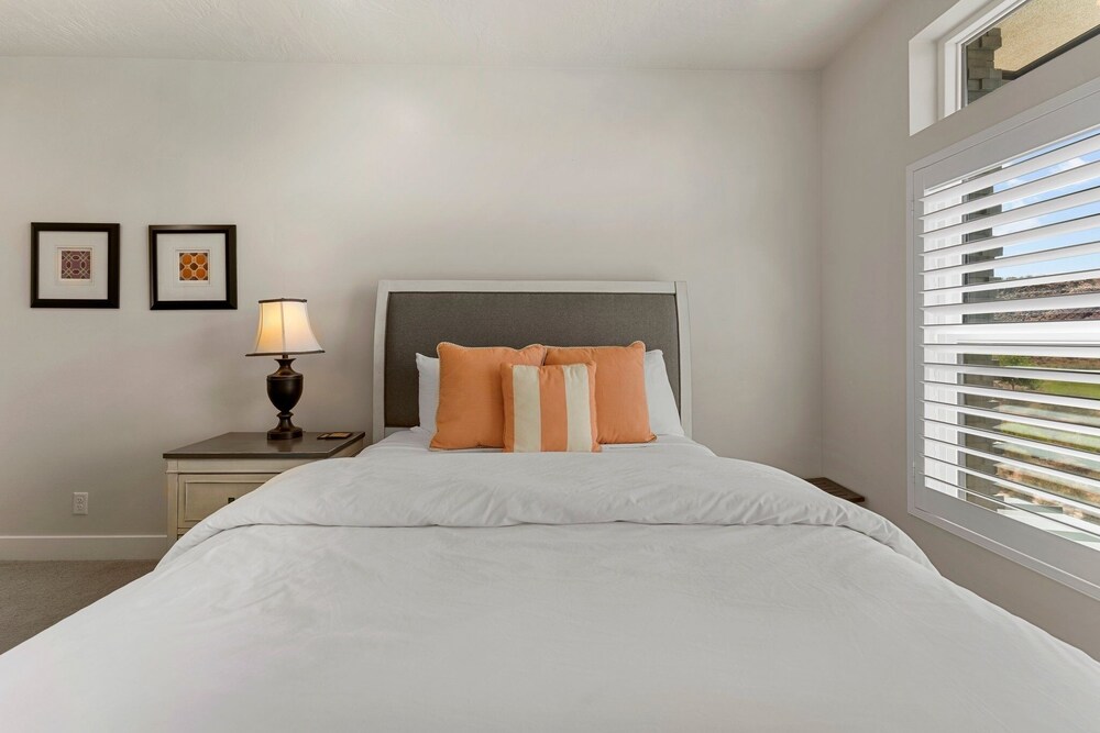 Coral Rock Vista 8 Bedroom Townhouse