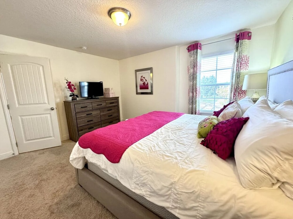 Solterra 6Br Retreat W/ Lazy River & Water Slide - Image 4