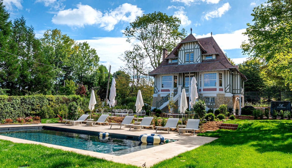 Villa des Reves Luxury in Villers Pool Jacuzzi Padel Court Close to Deauville