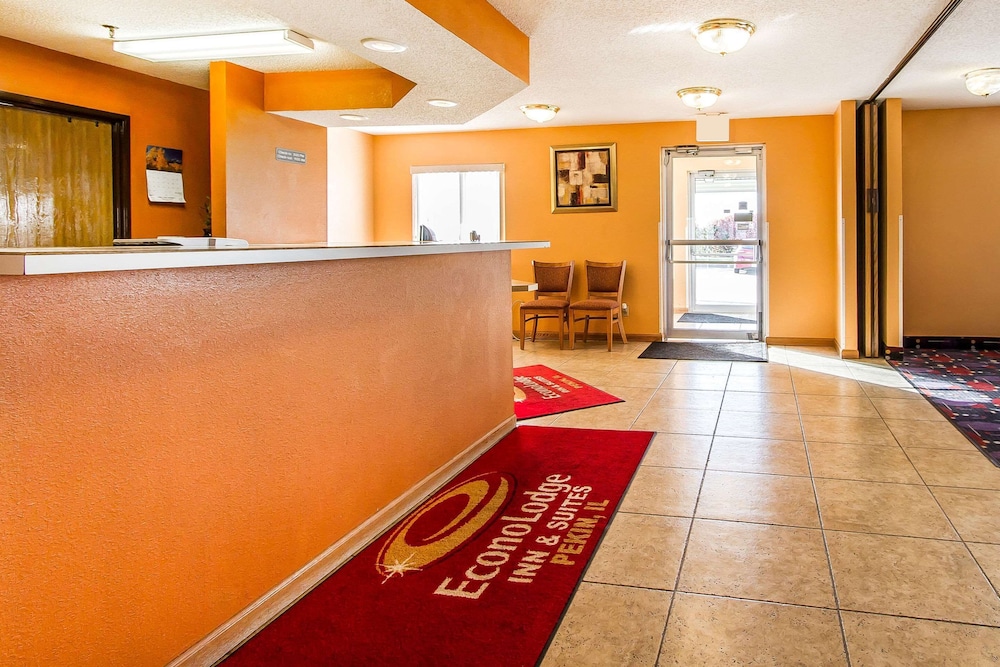 Econo Lodge Inn & Suites Pekin - Peoria Area view 2