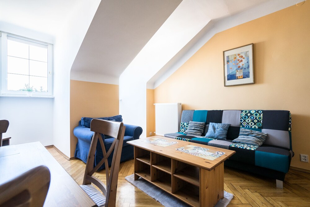 Elegant Apartment Market Square view 2