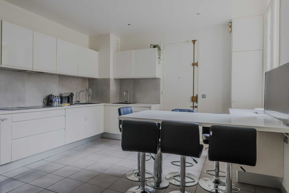 Spacious Apartment - 5br/12p - Chaillot