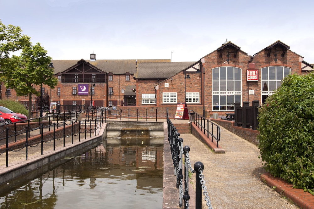 Premier Inn Milton Keynes Sw - Furzton Lake, photo 9
