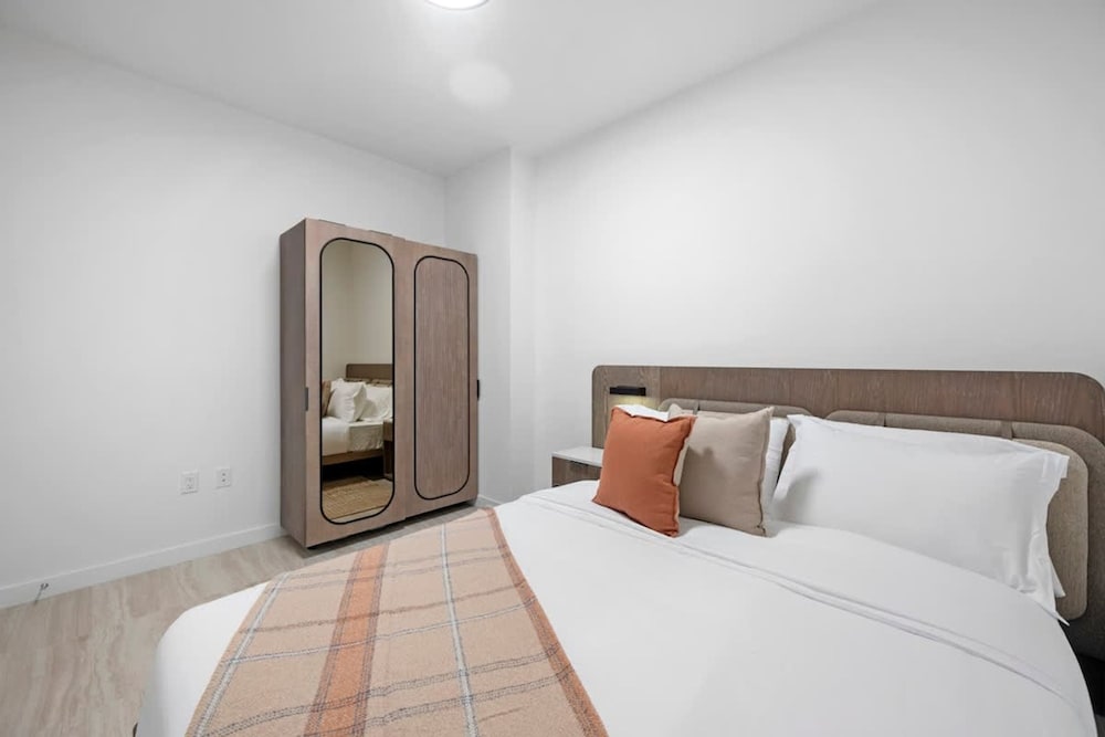 NOK Fantastic 1 BR Den in Miami