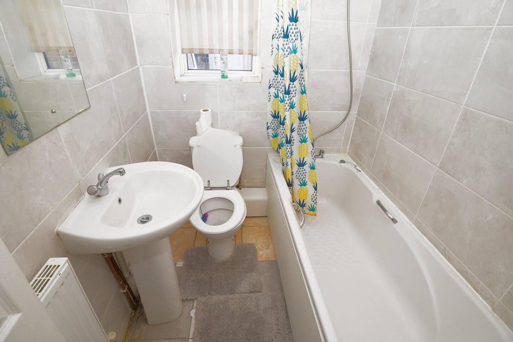 3-beds House in Manchester for up to 6 People view 4