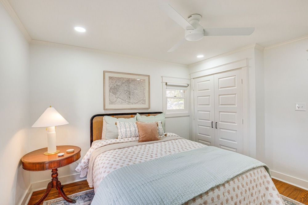 2 Mi to Tyler Rose Garden: Vibrant Apartment! view 3