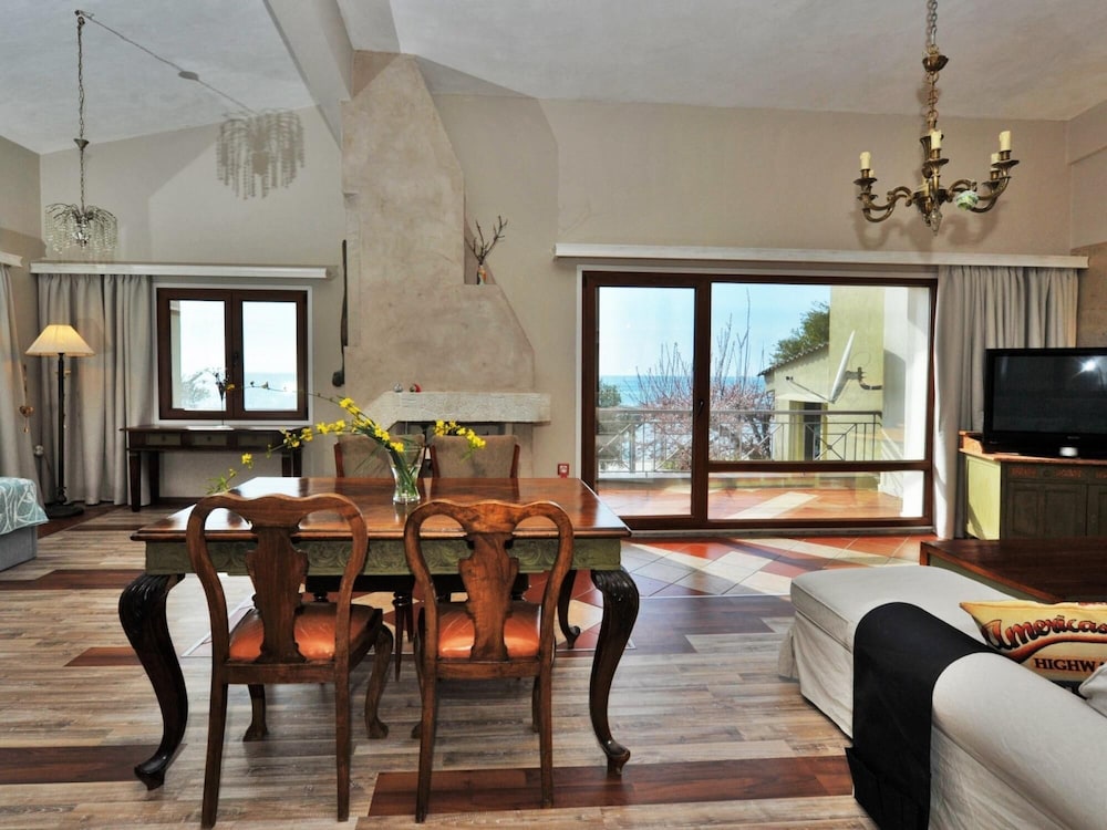 Lancaster Mansion - Aquarium Villa by Travelpr photo 3