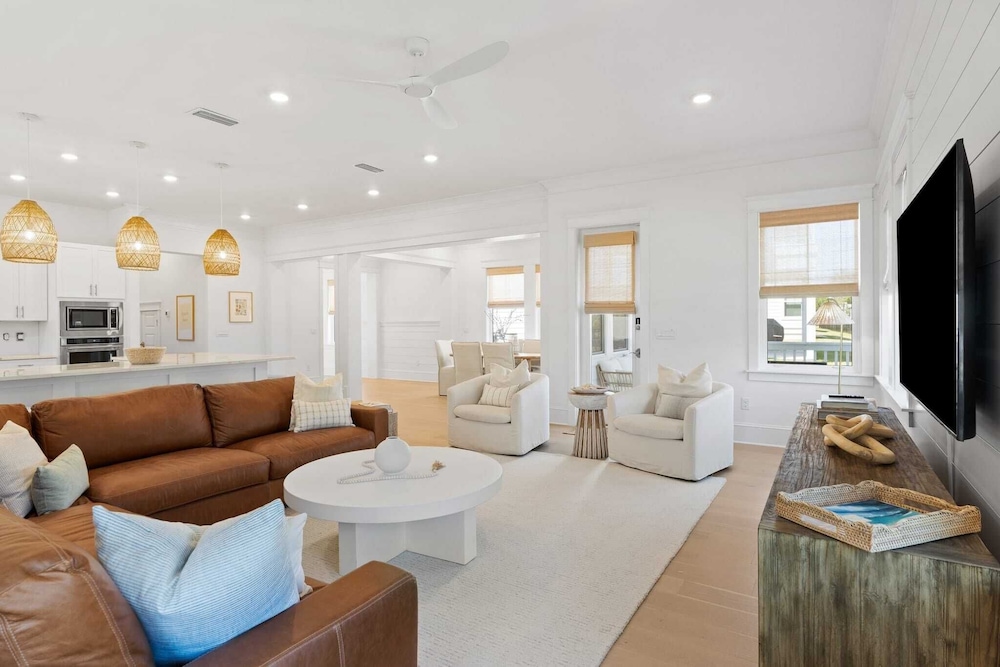 Family-friendly Coastal Escape Grill, Decks & More!