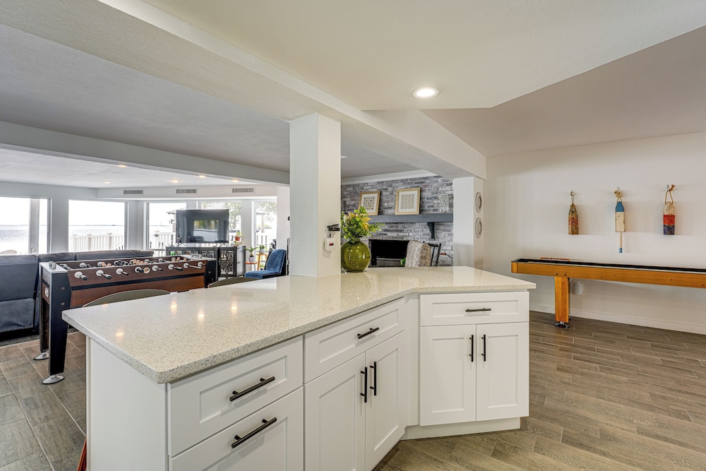 Gulf Coast Luxury! Quiet Home 4 Mi to Sponge Docks