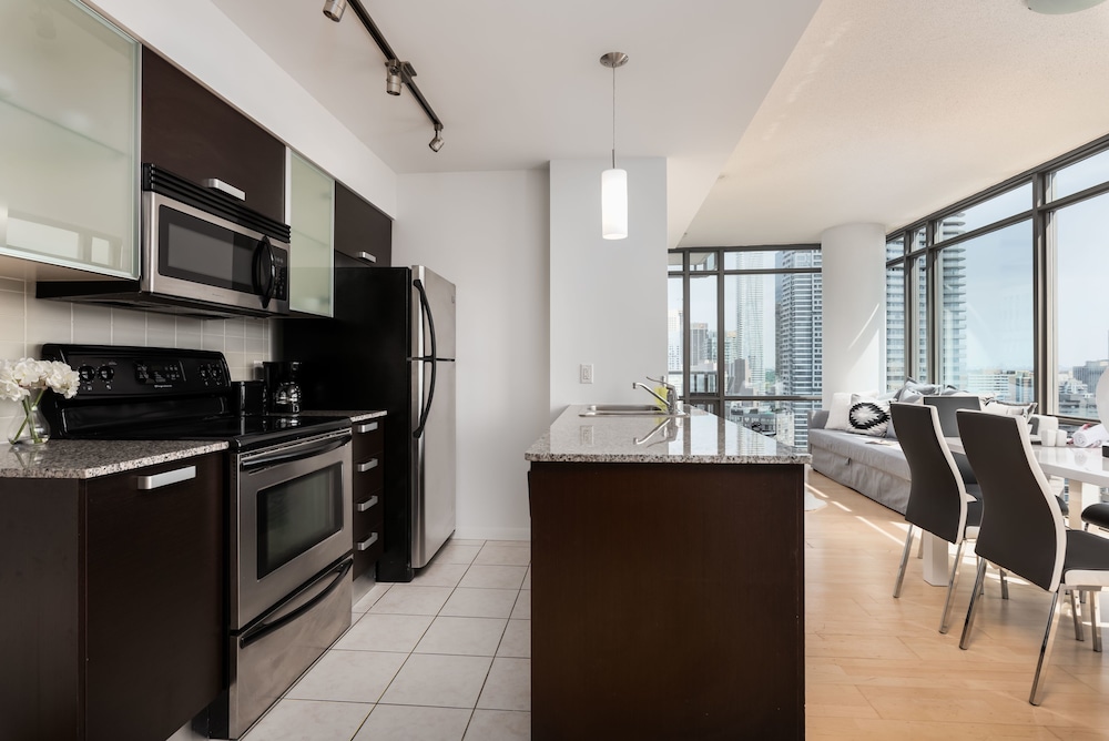 elegant condo with panoramic views photo 5