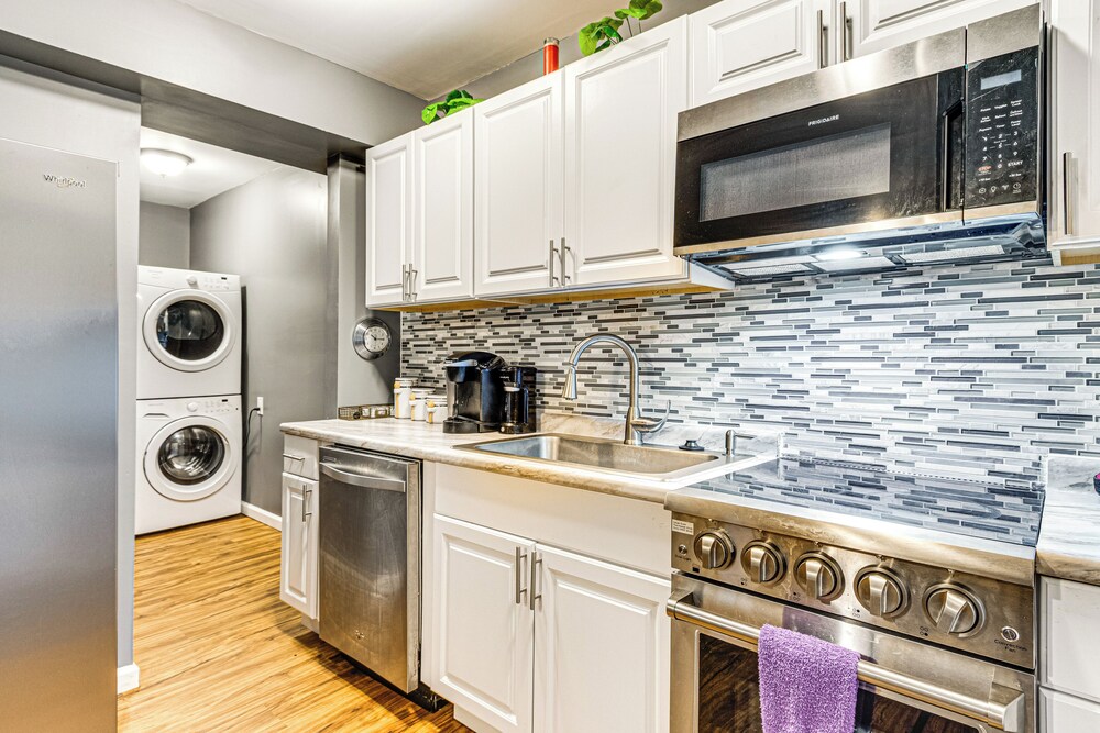 4 Mi to Dtwn Indianapolis: Quiet Apartment w/ Yard