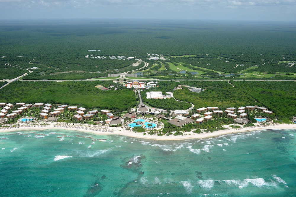 Bahia Principe Vacation Rentals - Four-Bedroom House