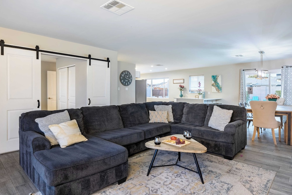 Indianola Oasis Private Pool, Outdoor Living & Old Town Access