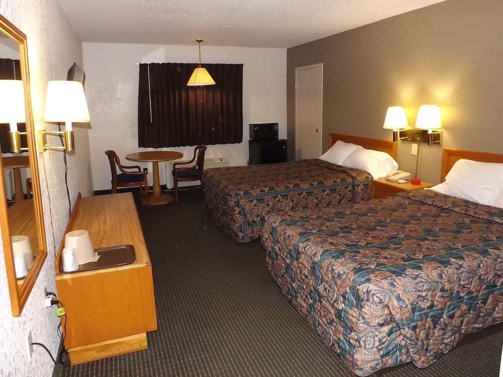 Kansas City Vacations - KCI Lodge - Property Image 30