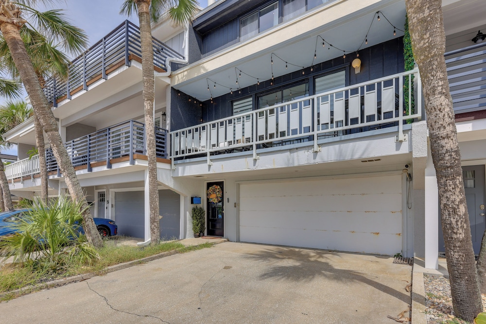 Steps to Sand: Townhome w/ Balcony in Jax Beach!