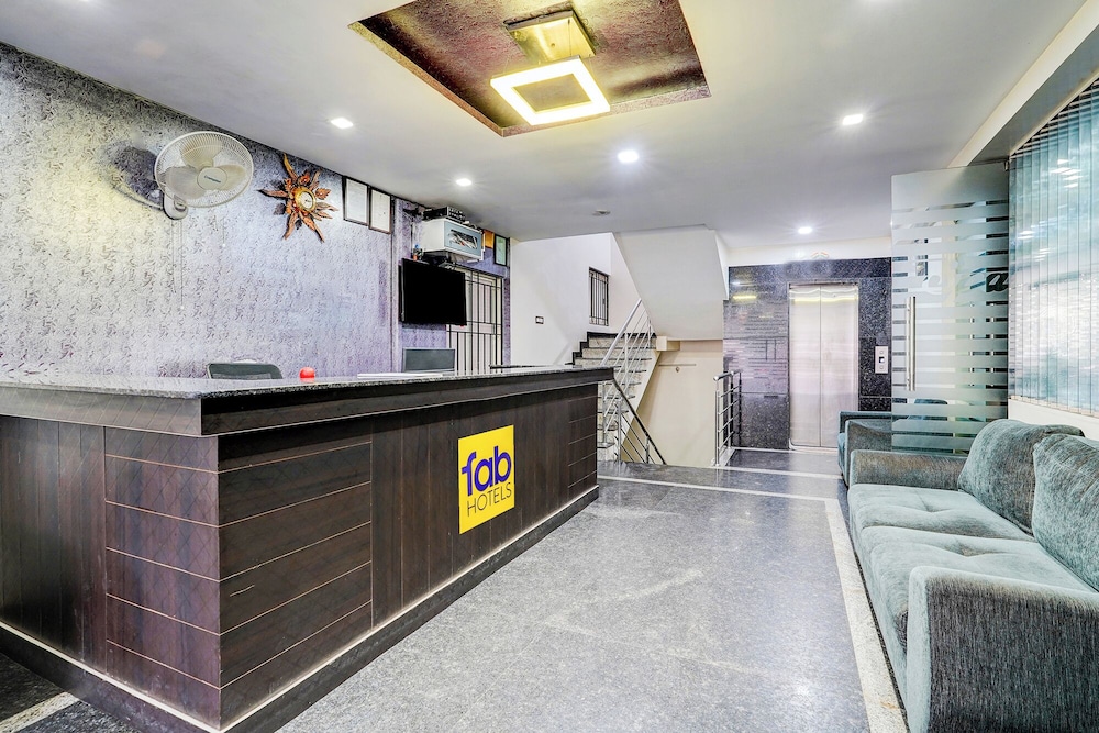 Fabhotel Royal Regalia Inn