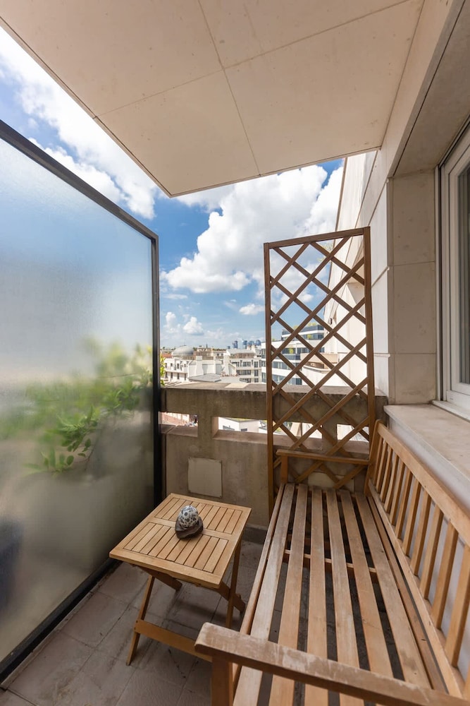 Charming Central Apartment With Balcony and City View