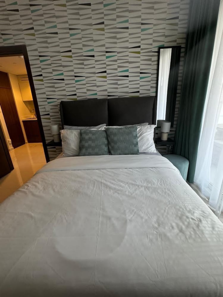 1BHK Burj View. Near Dubai Mall & Metro