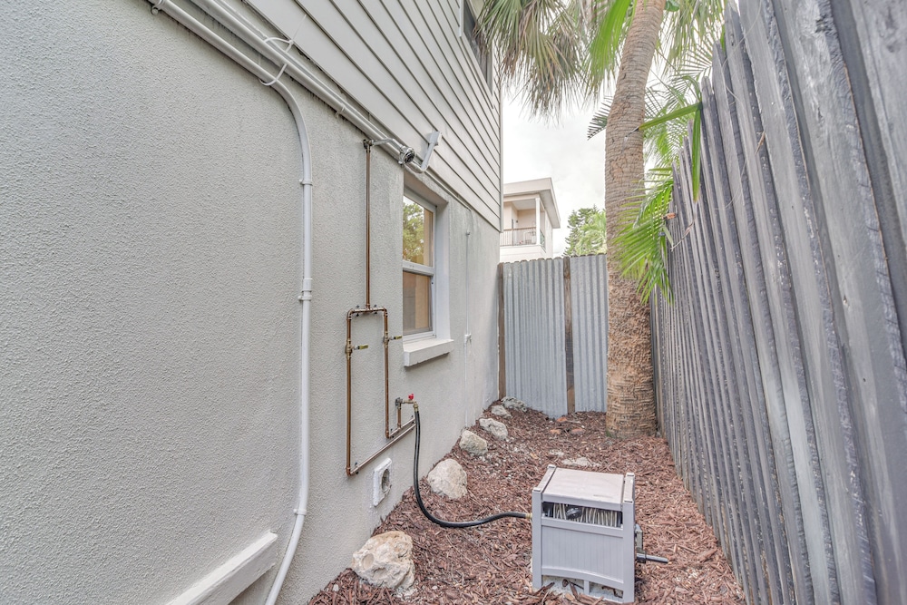 Walk to Beach: Treasure Island Gem w/ Golf Cart!