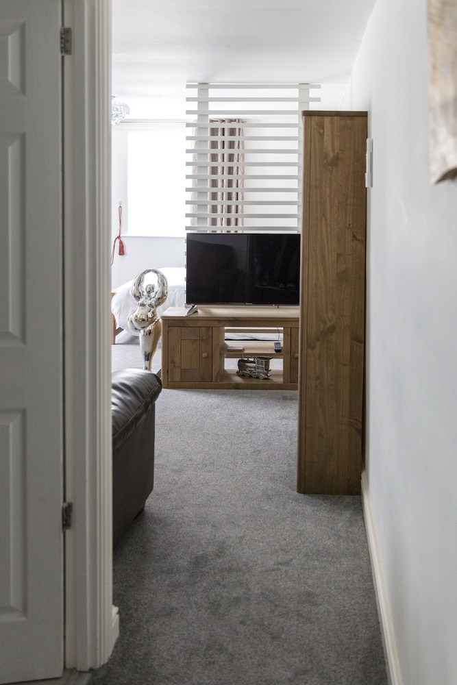 River Court Apartments LETS