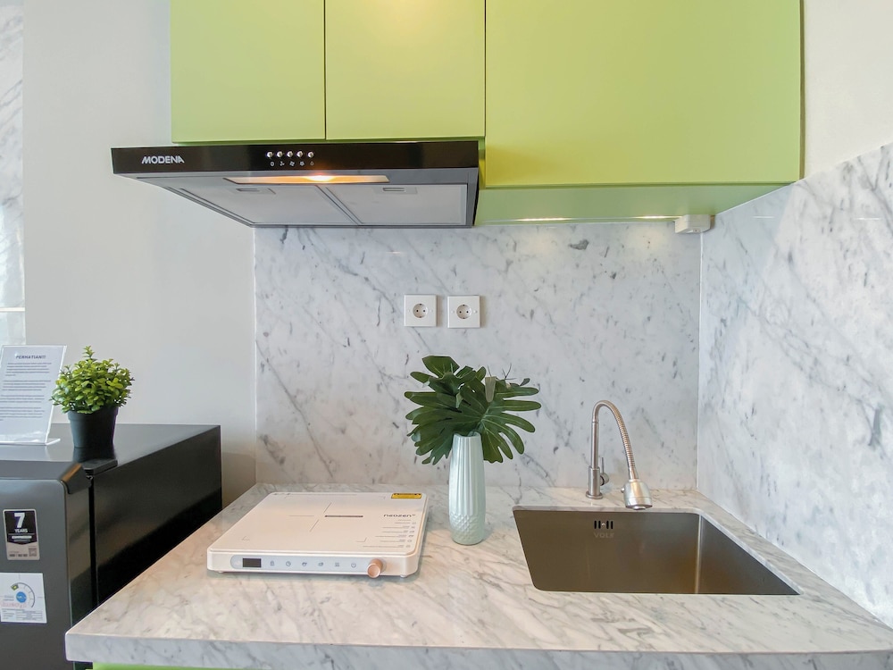 Warm Minimalist Studio Apartment Monroe Tower