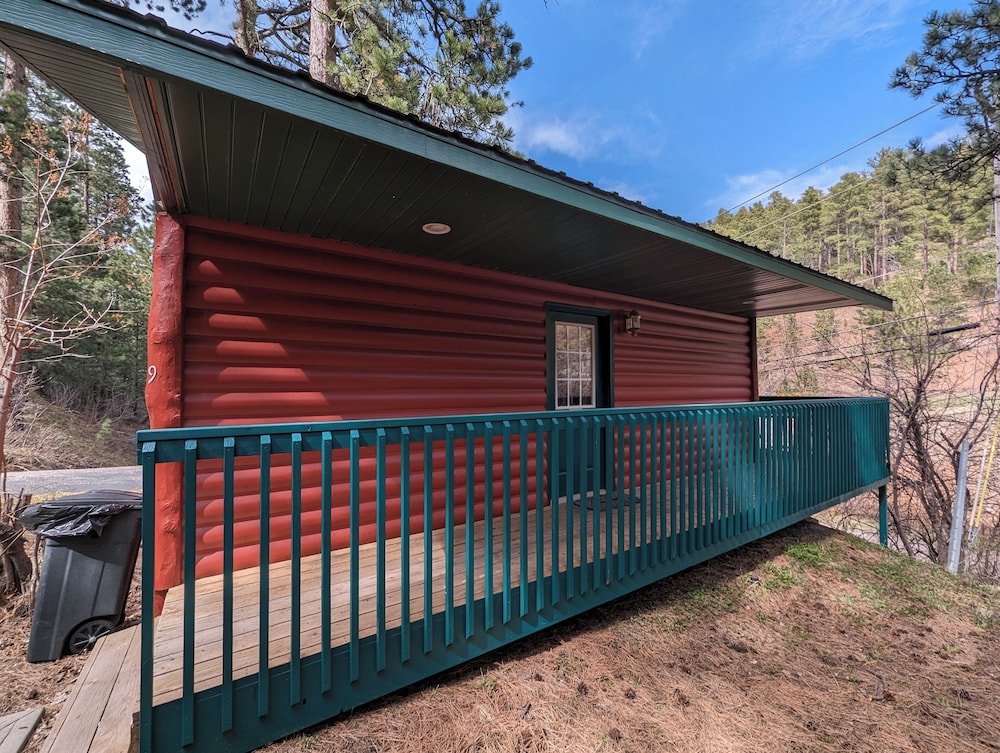 Ponderosa Pines Inn and Cabins