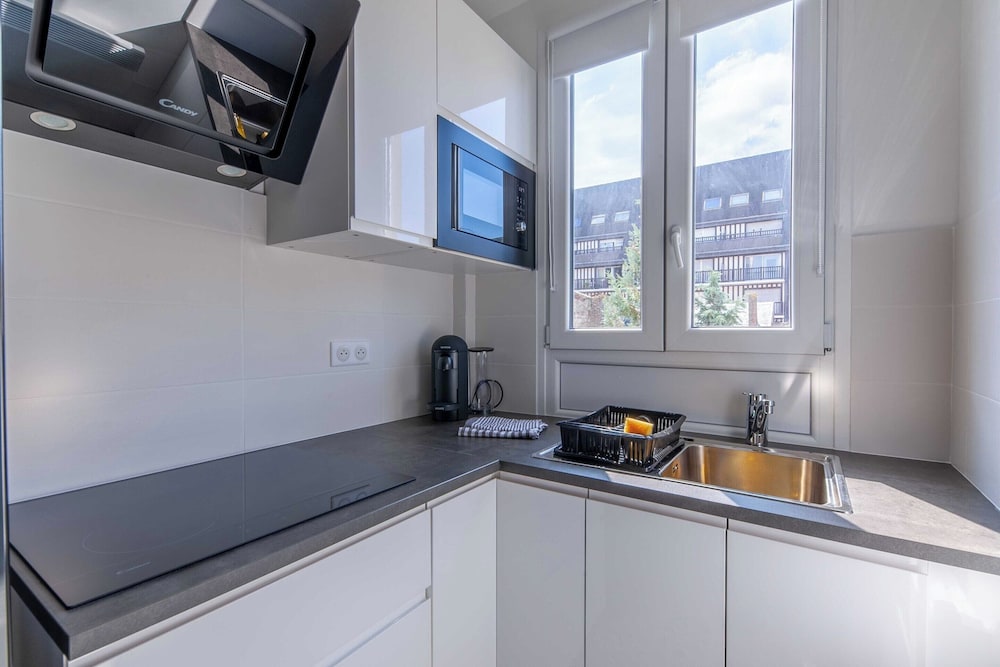 Beautiful Equipped Apartment in Downtown Deauville 4p/1br view 5