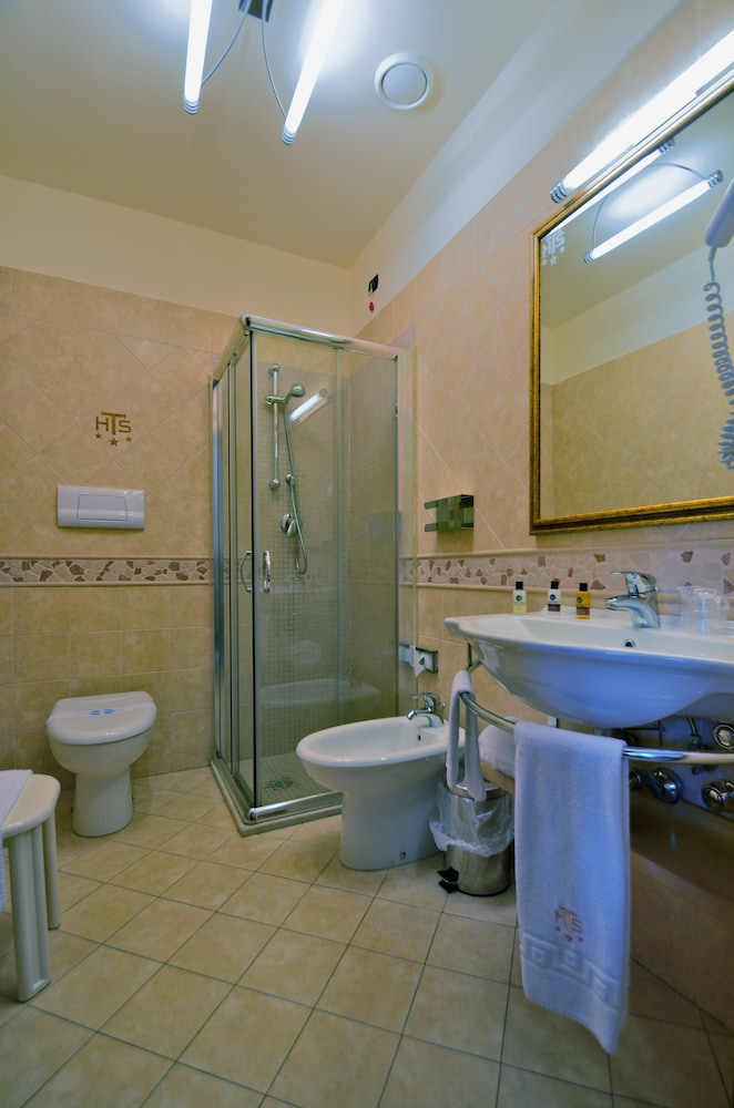 Hotel Tito Serranò