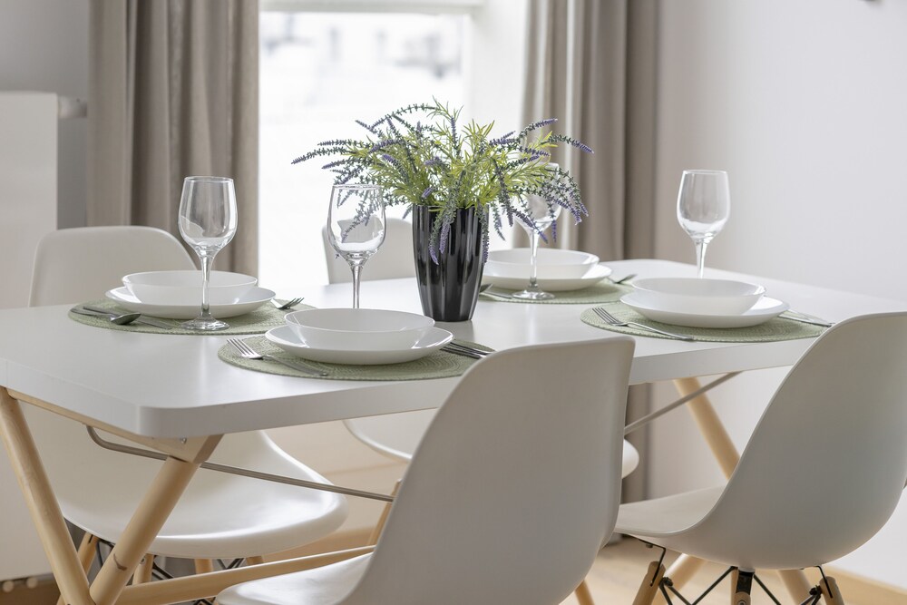 Bobrowiecka Modern Apartment by Renters