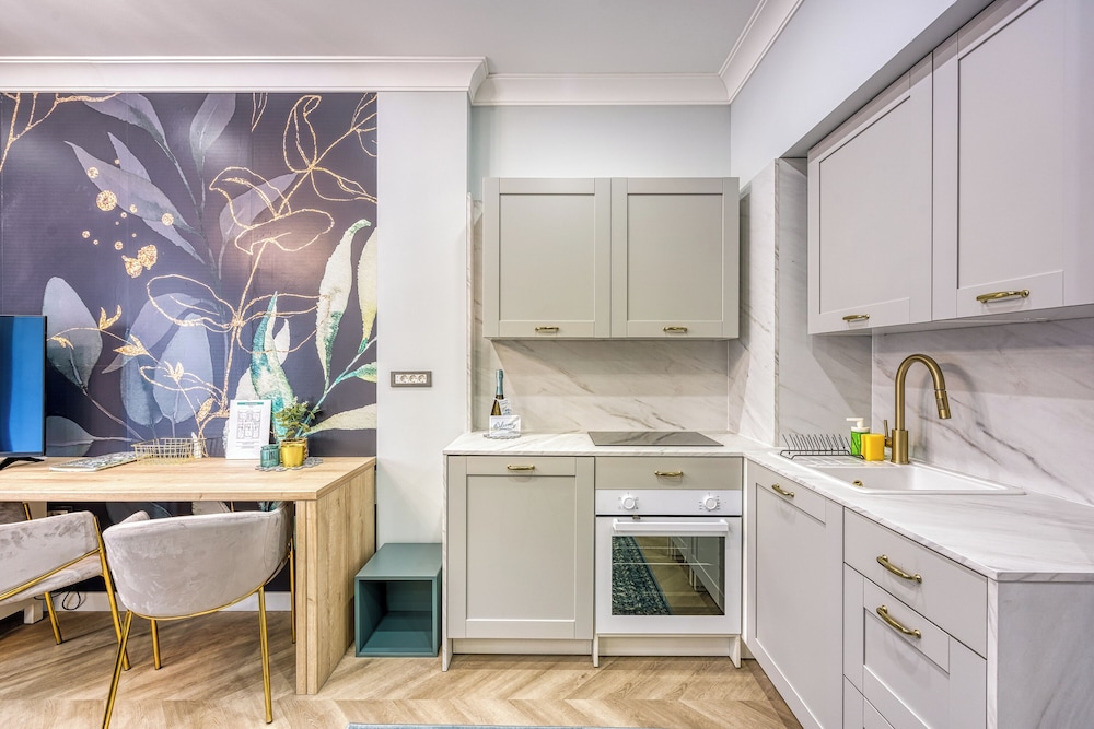 Boutique Downtown Studio with Balcony 1