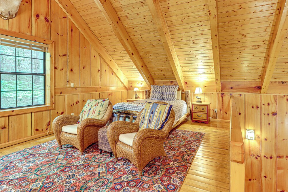 Cozy Cohutta Cabin: Creekside Cabin in Ellijay!