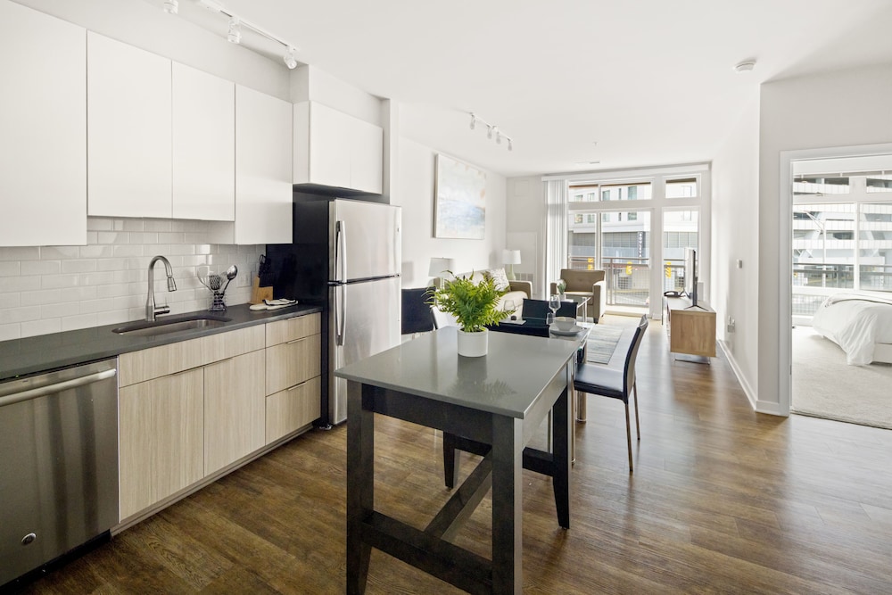 Global Luxury Suites at Reston - Property Image 30
