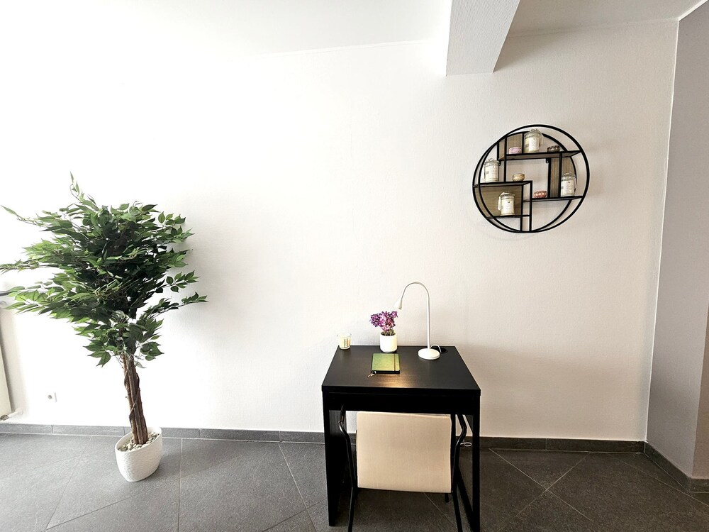 Well Appointed 2BR w terrace&parking
