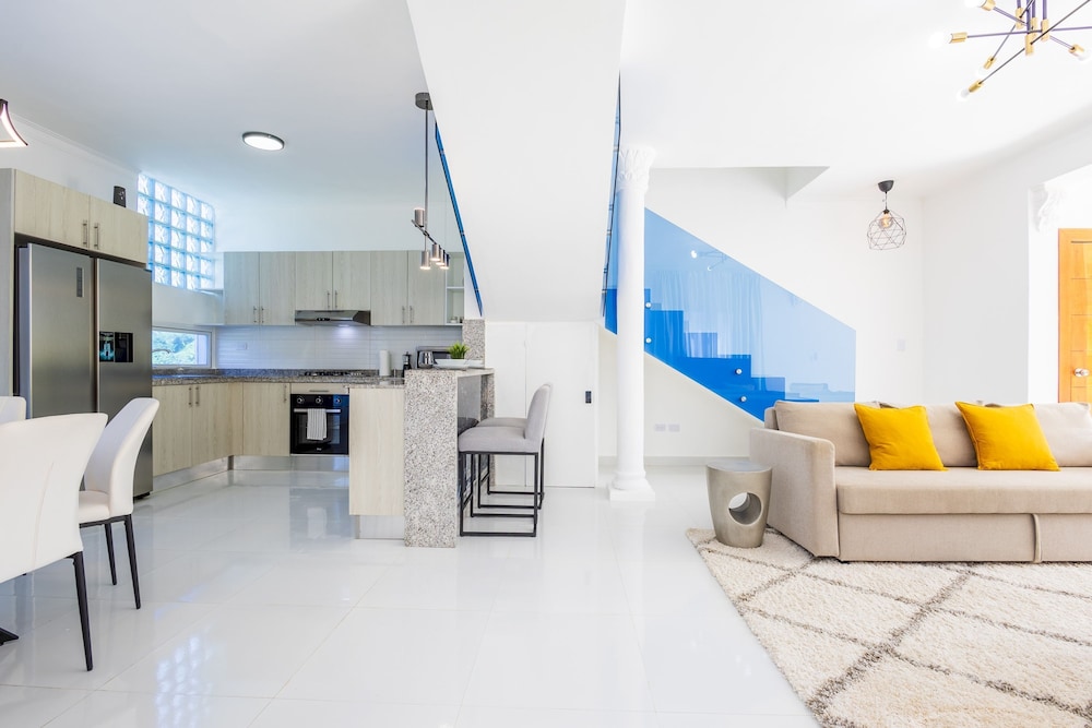 Relaxing 3-bedroom Villa With Pool Rooftop Jacuzzi in a Secluded Setting